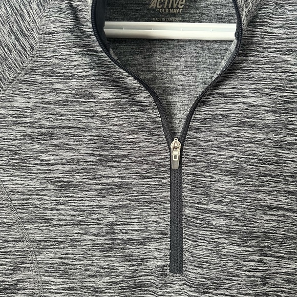 Old Navy Long Sleeve Active Top (Size XS) - Picture 2 of 8